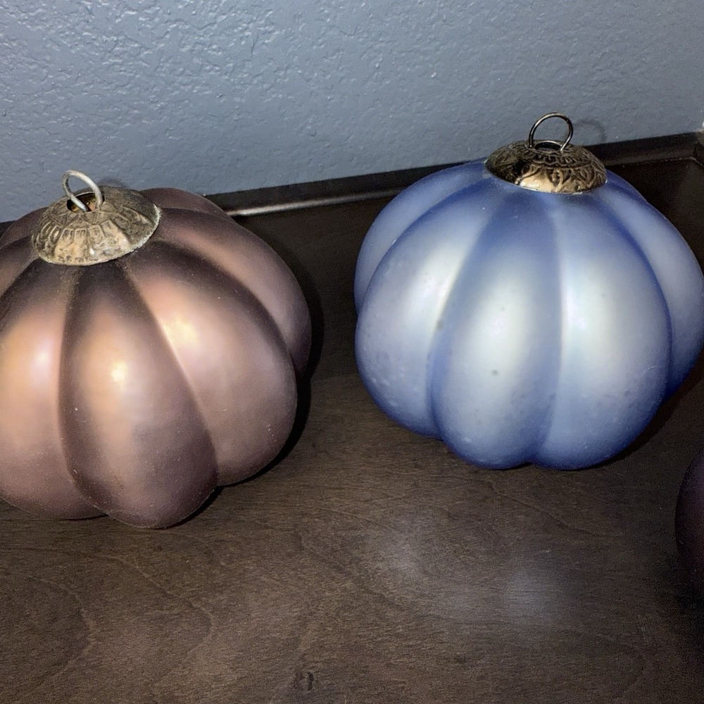 Lot 3 Vtg large Glass Christmas‎ Ornaments Ribbed Pumpkin Shape rose & Blue - Picture 4 of 16